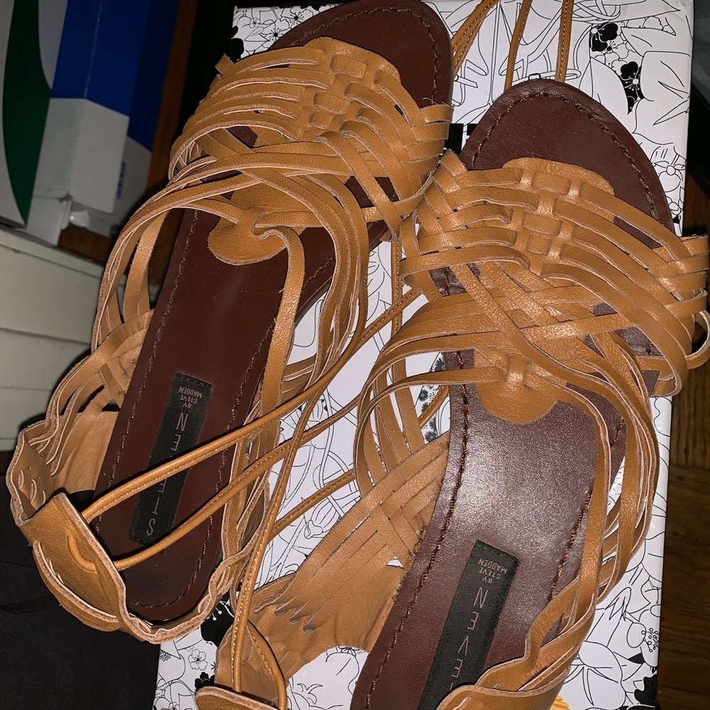 STEVE MADDEN HURRACHES